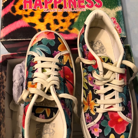 PEOPLE FOR HAPPINESS - Picture 3 of 6